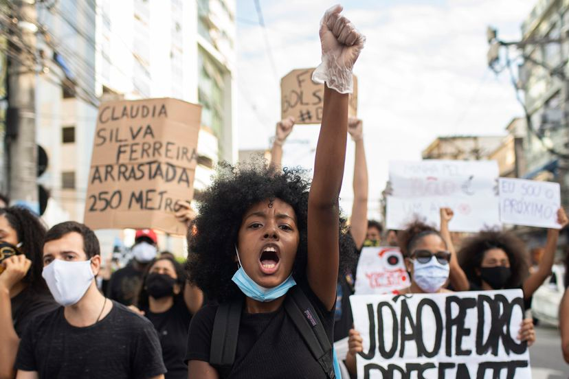 Manifestante no ato em repúdio à morte de João Pedro, baleado em São Gonçalo no Rio de Janeiro. 2020.